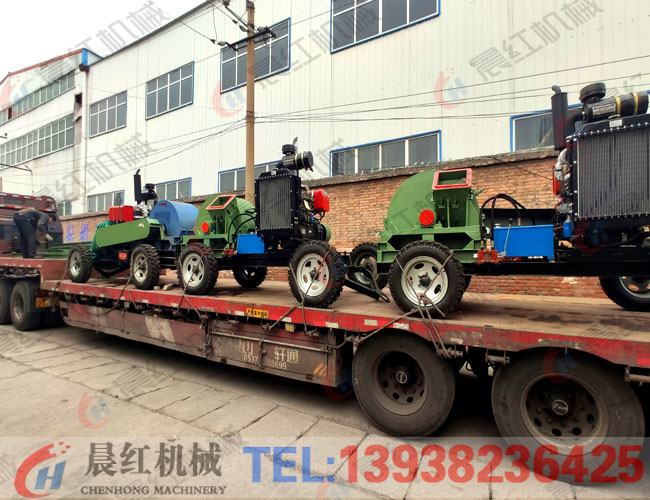 三臺(tái)大型木屑粉碎機(jī)發(fā)往天津